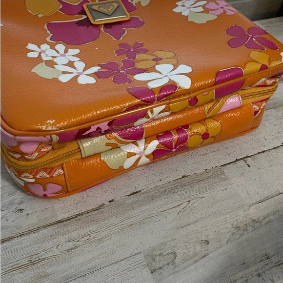 Roxy Quicksilver Floral Cosmetic Luggage Bag for Travel - Picture 6 of 12